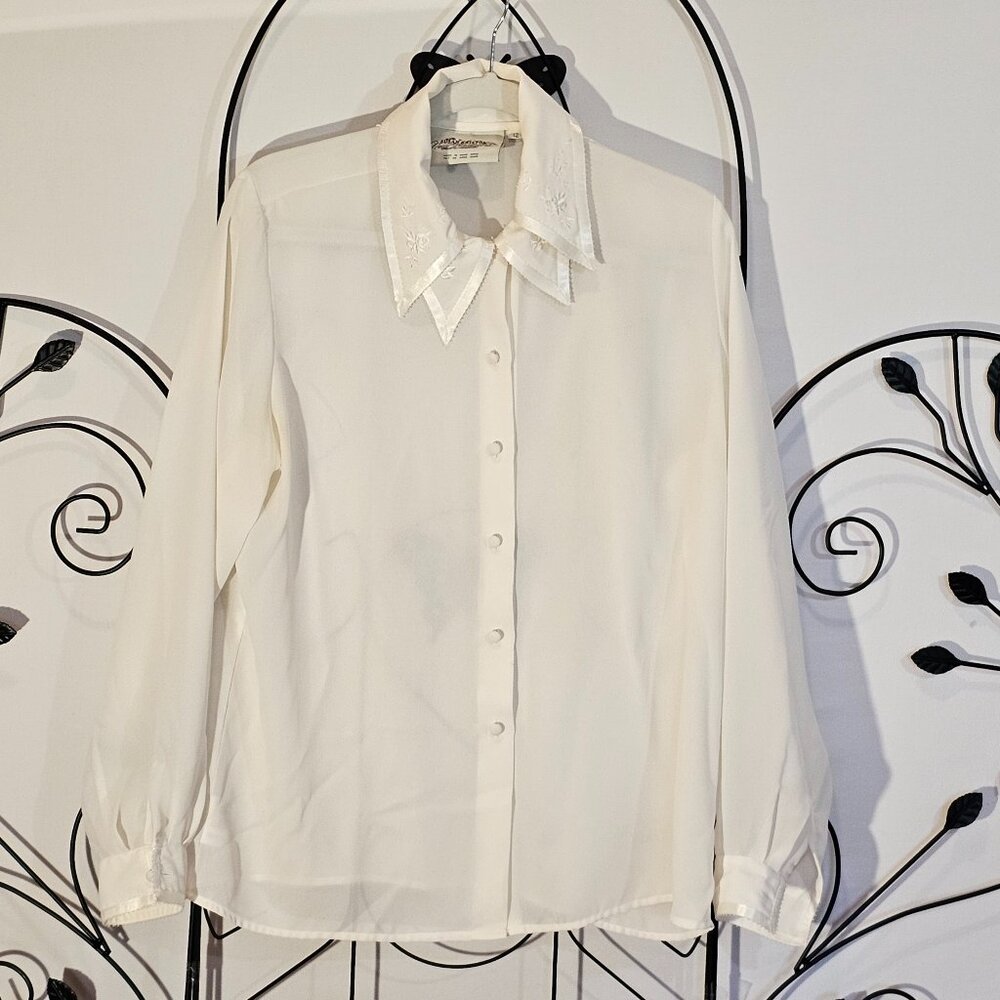 Cream blouse with double embroidered collar